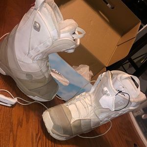 Salomon womens 6.5 snowboarding boots